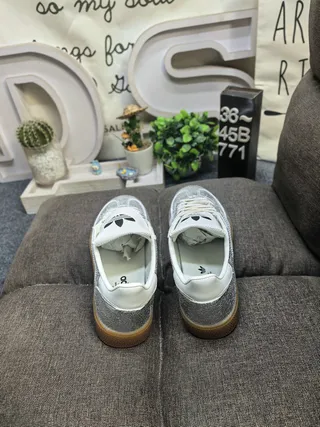 Adidas Argent Blanc Métallique Tige Cuir Accents Style de Vie Sneakers 8