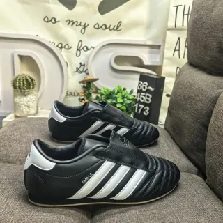 Adidas Smils أسود وأبيض أحذية كرة القدم الداخلية