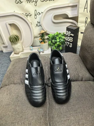 Adidas Smils Preto e Branco Sapatos de Futebol Indoor 10