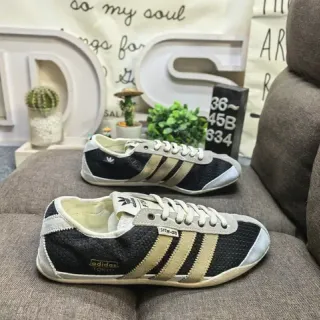 Adidas Spezial أحذية رياضية سوداء وبيج بأسلوب حياة
