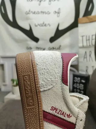 Adidas Spezial Off-White e Burgundy tênis lifestyle 3