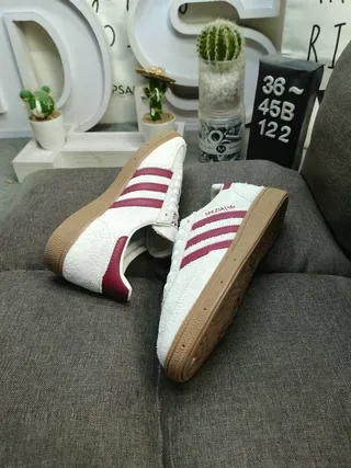 Adidas Spezial Off-White e Burgundy tênis lifestyle 6