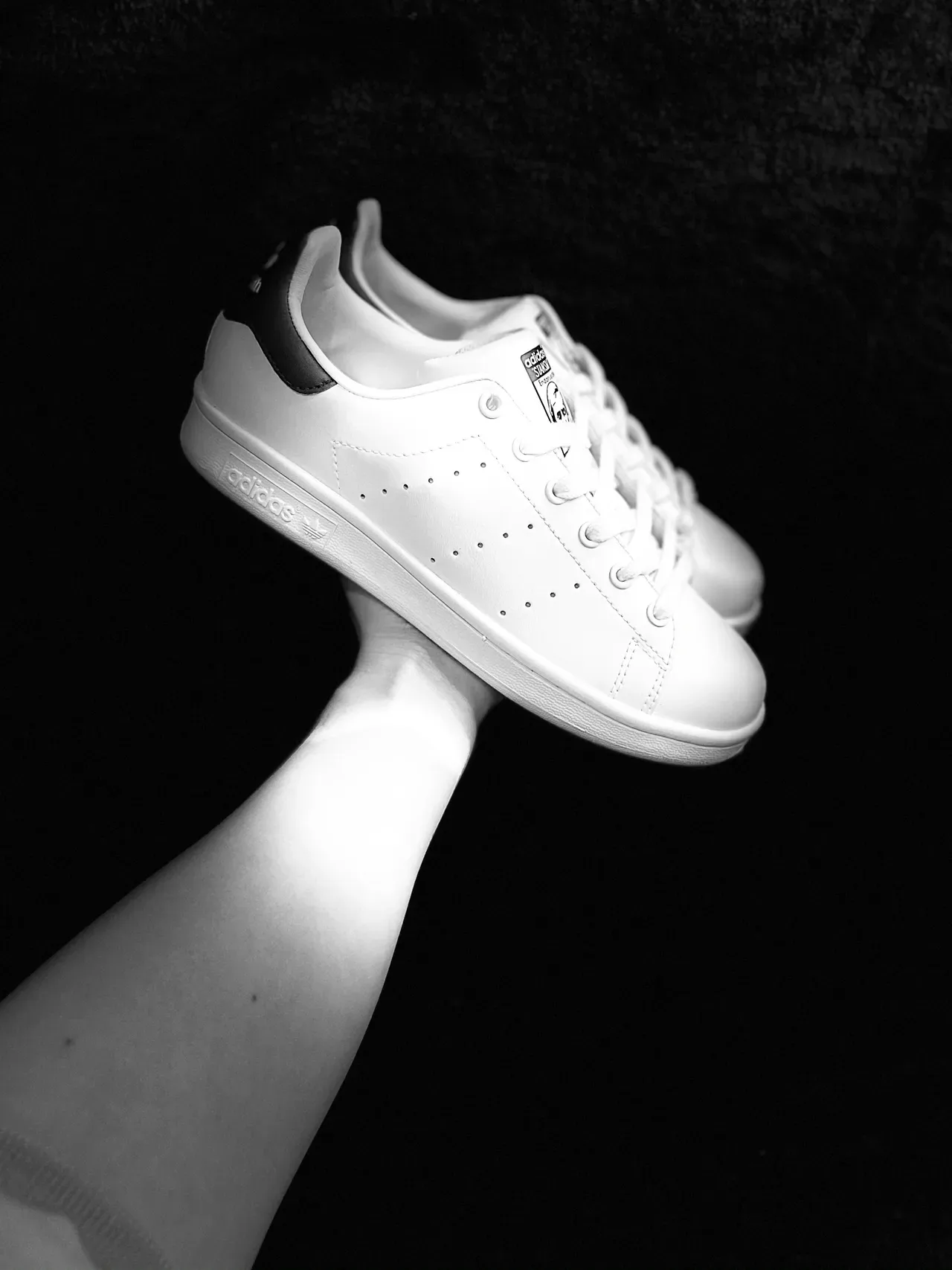 Adidas Stan Smith sneakers lifestyle branco e preto 3