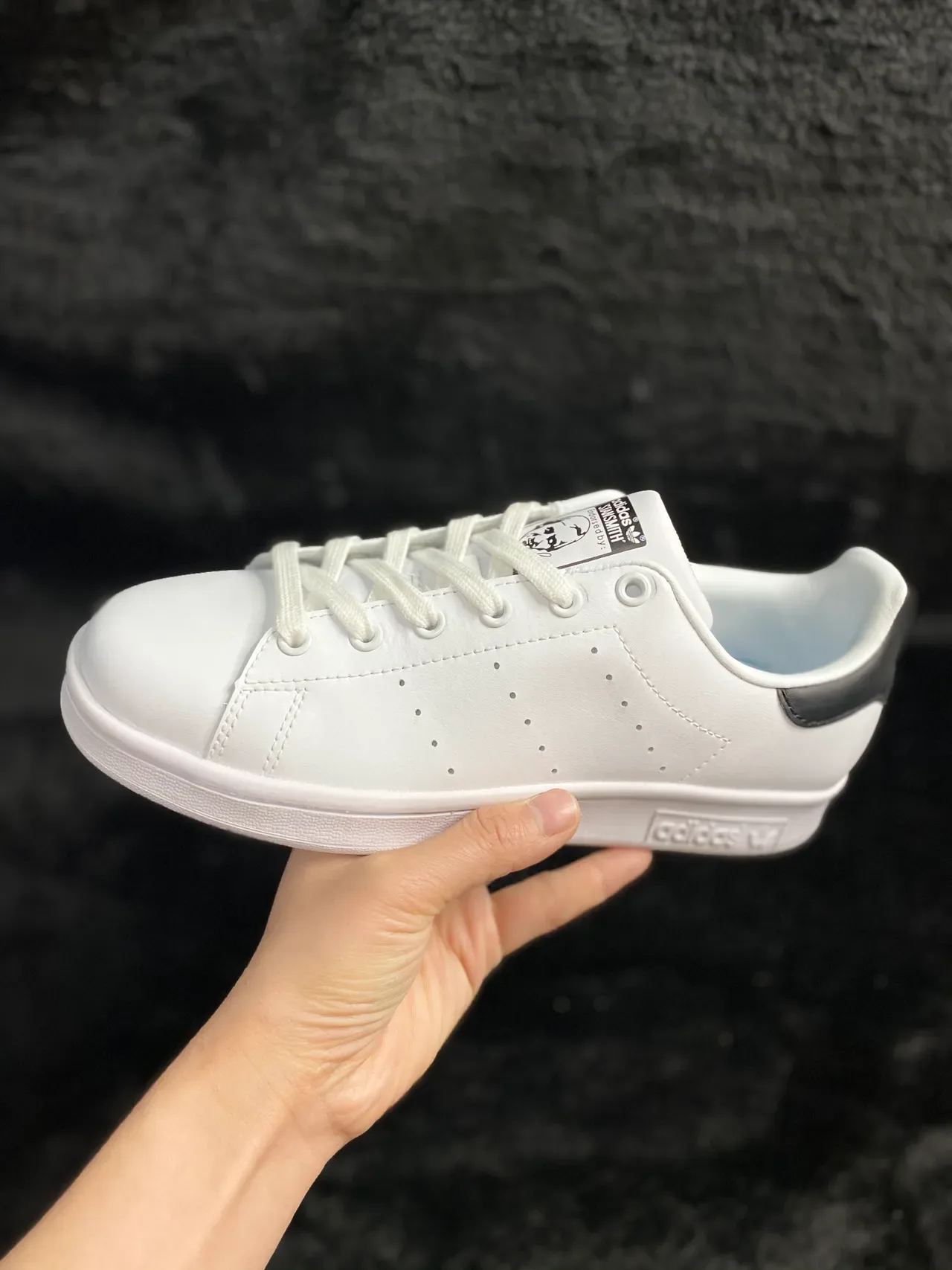 Adidas Stan Smith sneakers lifestyle branco e preto 5