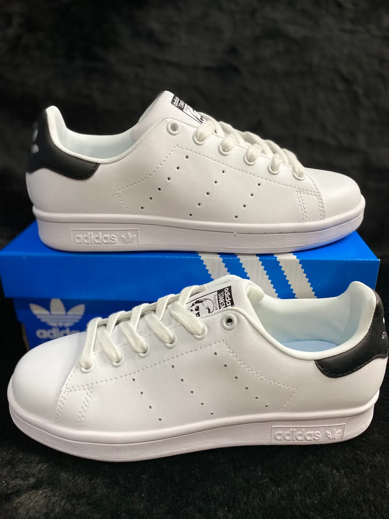 Adidas Stan Smith sneakers lifestyle branco e preto 6