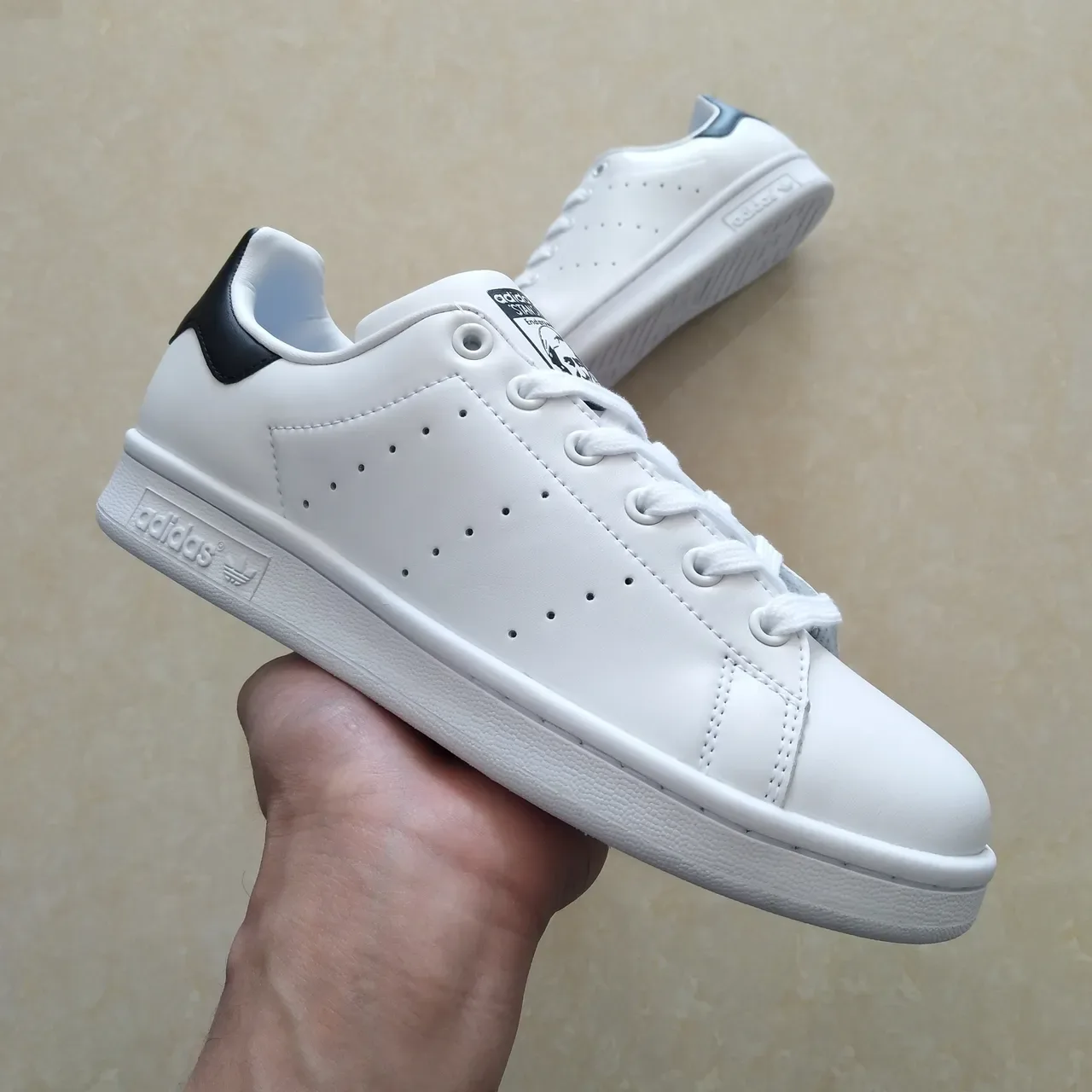 Adidas Stan Smith sneakers lifestyle branco e preto 10