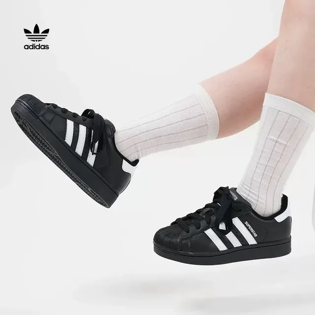 Adidas Superstar sneakers lifestyle noirs et argentés 5