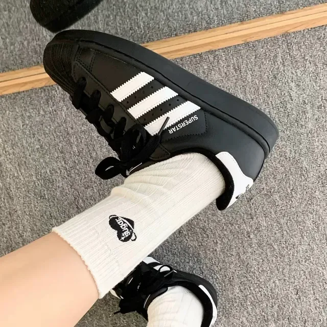 Adidas Superstar sneakers lifestyle noirs et argentés 7