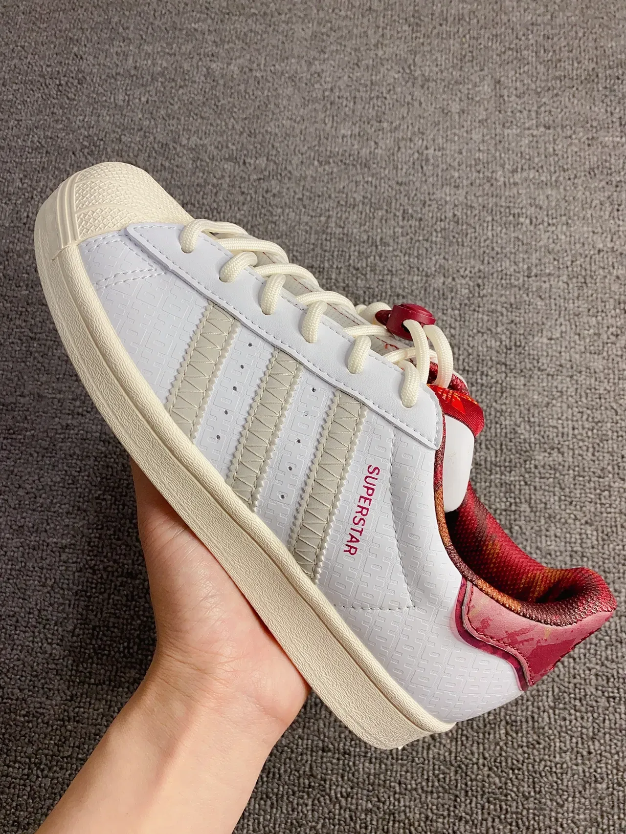 Adidas Superstar সাদা এবং লাল লাইফস্টাইল স্নিকার 3
