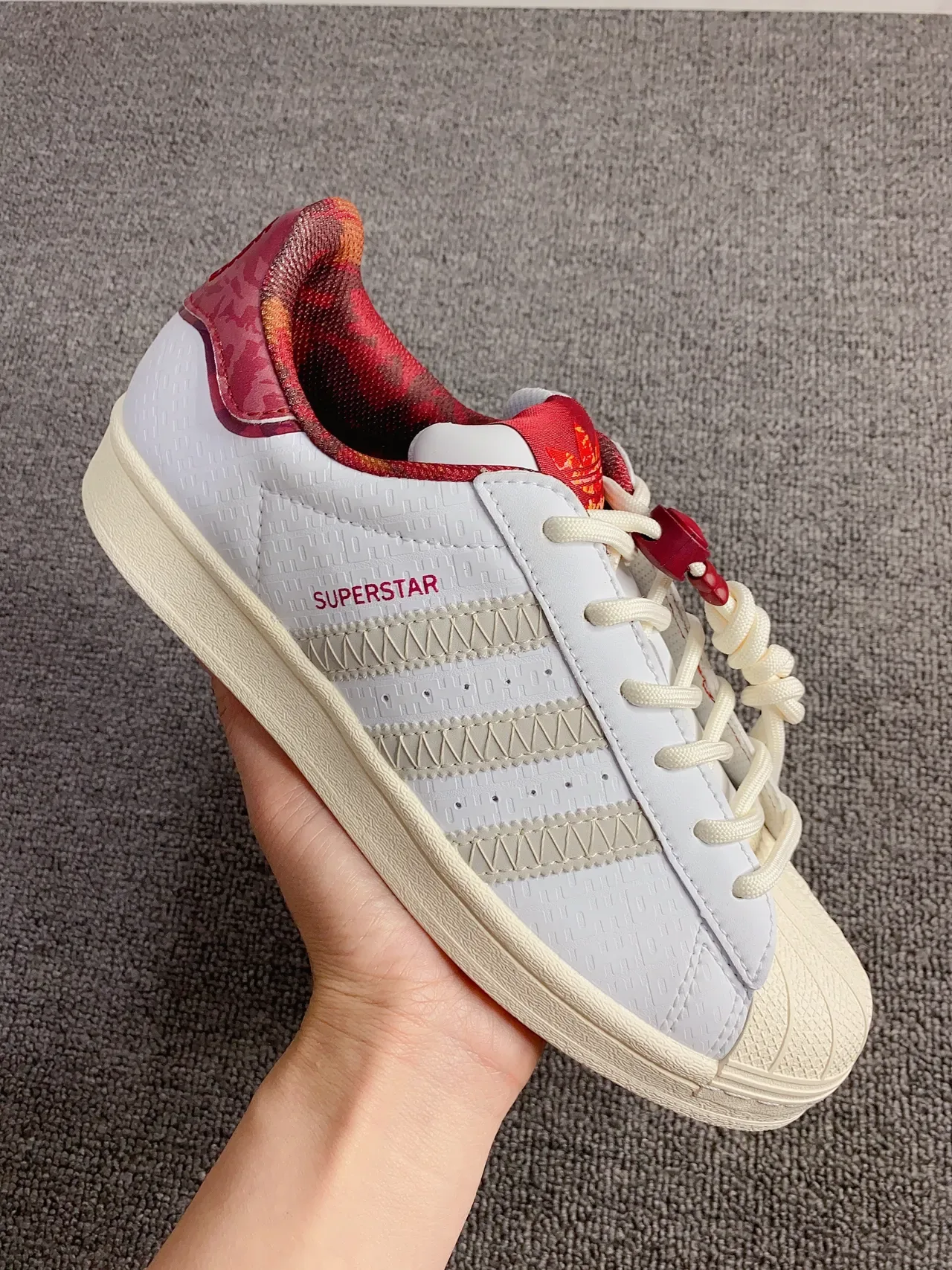 Adidas Superstar সাদা এবং লাল লাইফস্টাইল স্নিকার 4