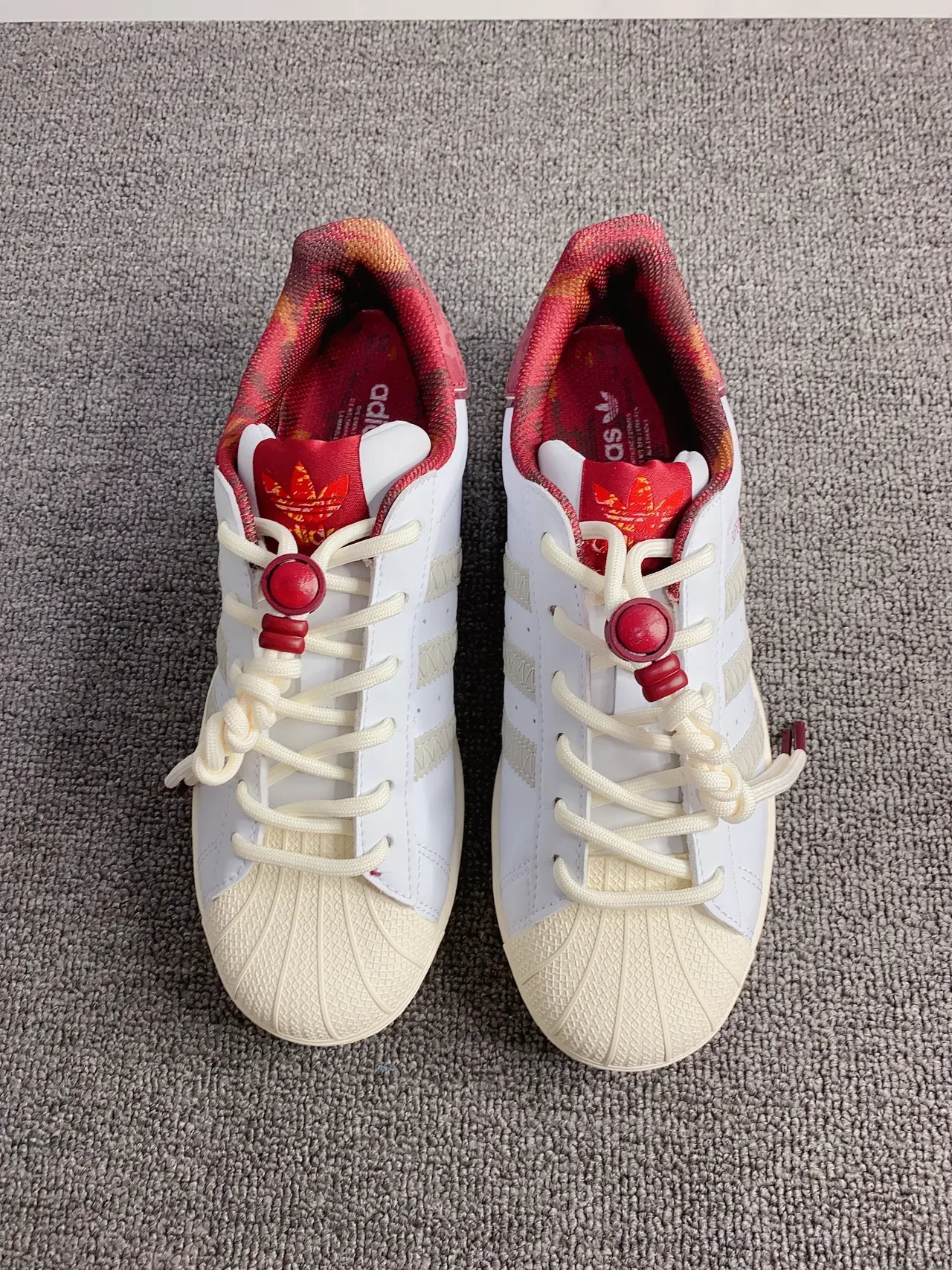 Adidas Superstar সাদা এবং লাল লাইফস্টাইল স্নিকার 7