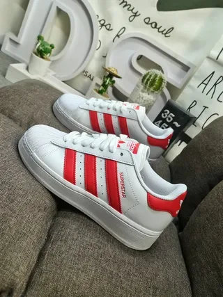 Adidas Superstar सफेद और लाल लाइफस्टाइल स्नीकर 7
