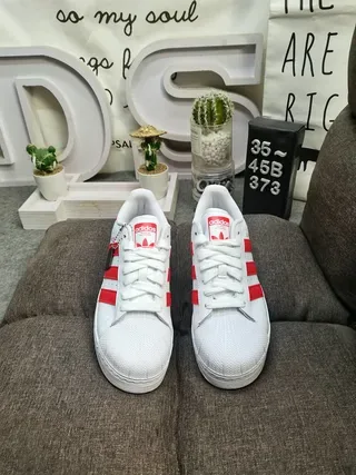 Adidas Superstar सफेद और लाल लाइफस्टाइल स्नीकर 10