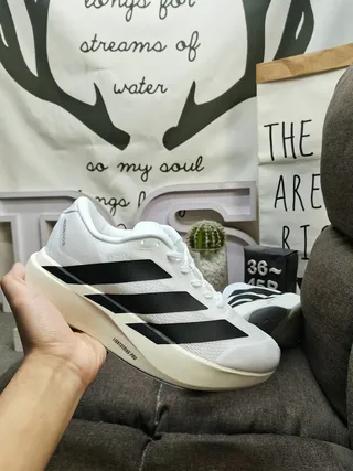 Adidas Zapatos de correr blancos y negros con tres rayas 5