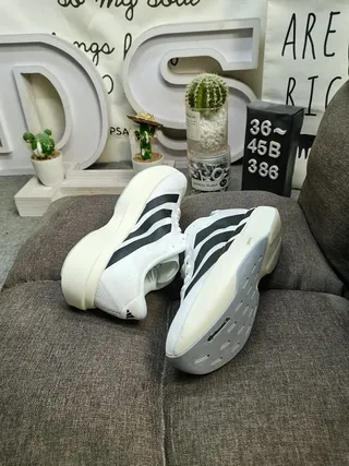 Adidas Zapatos de correr blancos y negros con tres rayas 6