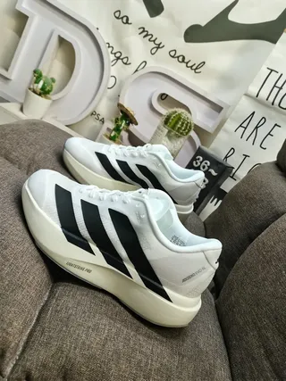 Adidas Zapatos de correr blancos y negros con tres rayas 7