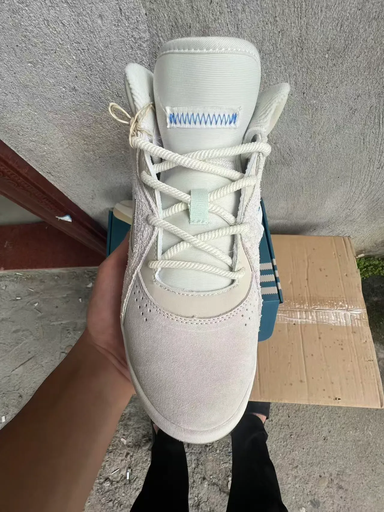 Adidas Blancs et Beige Baskets Hautes en Daim et Textil 3