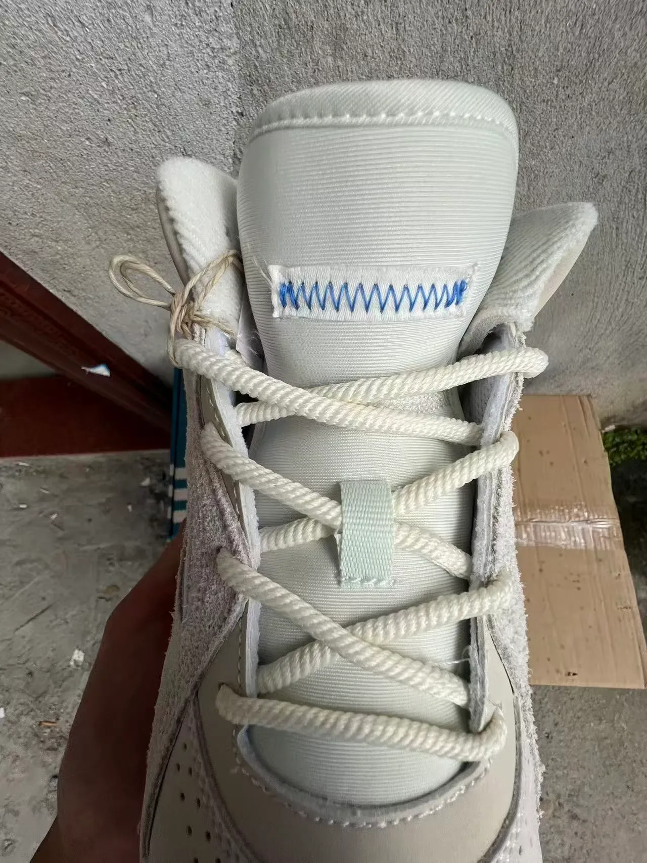 Adidas Blancs et Beige Baskets Hautes en Daim et Textil 4
