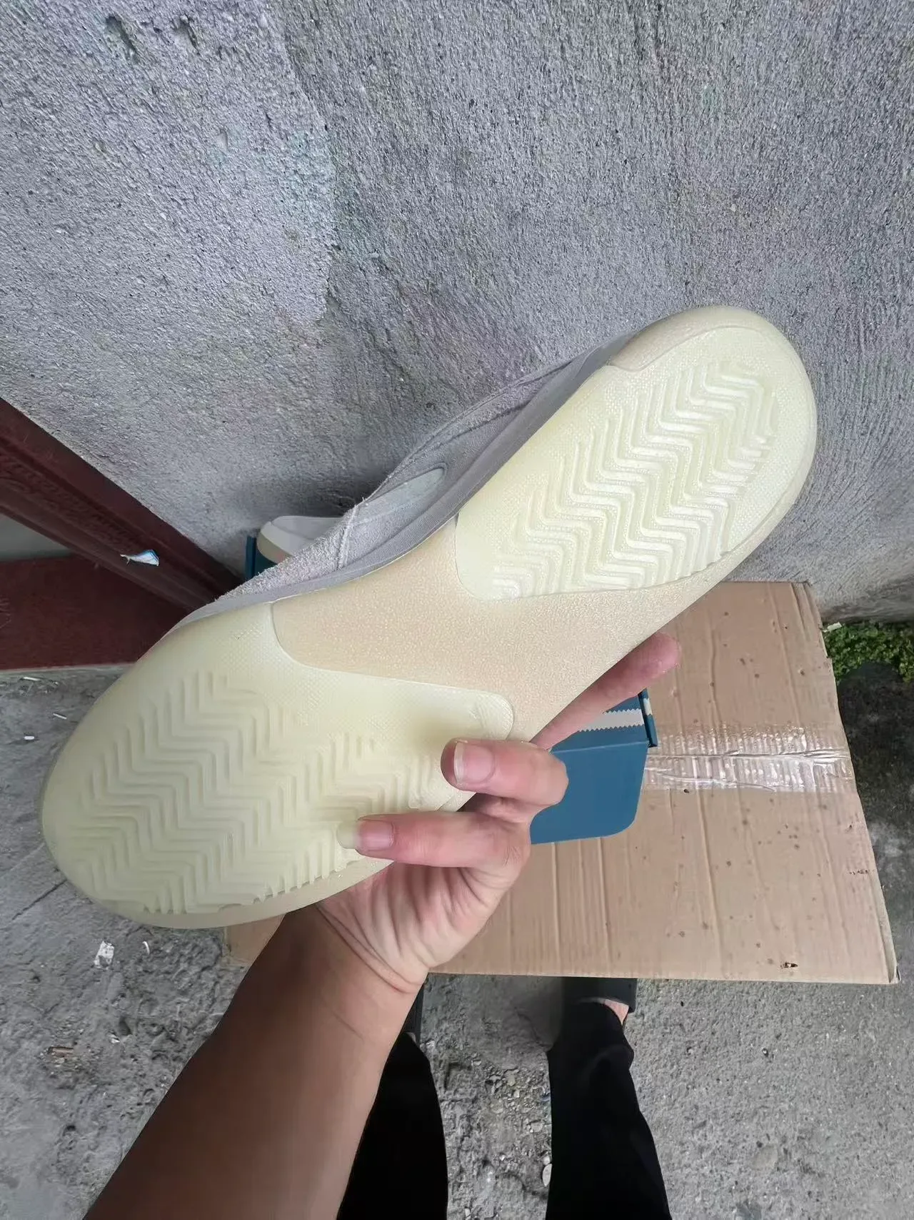 Adidas Blancs et Beige Baskets Hautes en Daim et Textil 6