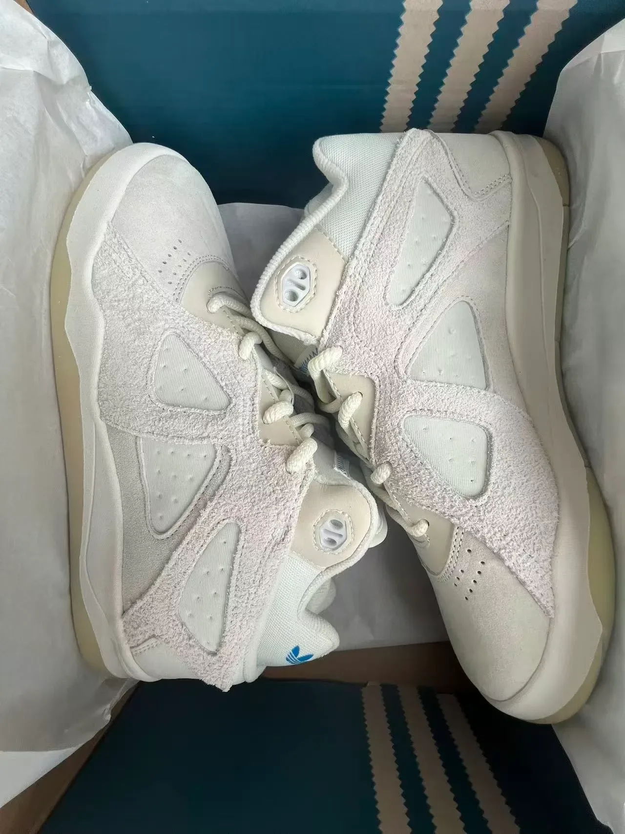 Adidas Blancs et Beige Baskets Hautes en Daim et Textil 9
