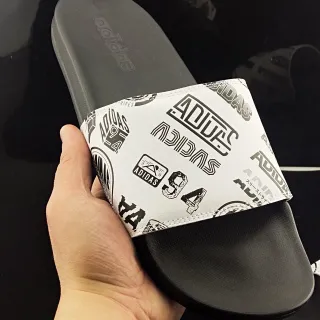 Adidas 白黑图形打印带模制足床拖鞋