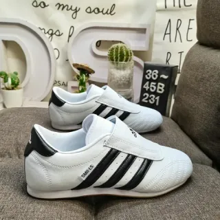 Adidas أبيض أسود بدون أربطة منخفض الارتفاع ثلاثة خطوط لوح جانبي أسلوب حياة حذاء رياضي