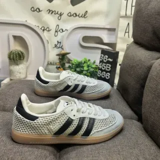 Adidas أبيض أسود شبكة علوية ثلاث شرائط تسمية جانبية حياة أسلوب سينيكر