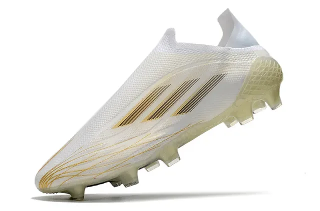 Adidas 白色金色针织鞋面金属条纹 草地足球鞋 3