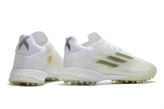Adidas 白金 低轮廓 合成鞋面 金属条纹 草地足球鞋 5
