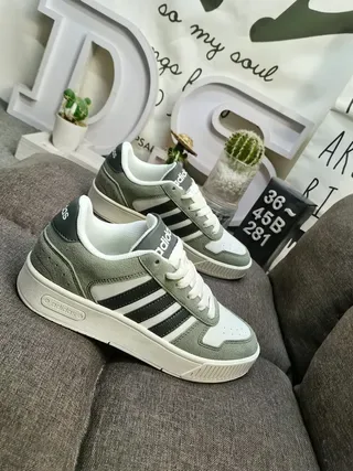 Adidas White Gold Low-Top Striped Side Panel Lifestyle Sneakers 19