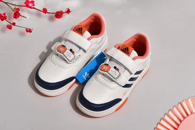 Adidas White Low-Top Velcro Strap Closure Lifestyle Sneakers 6
