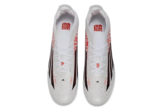 Adidas Sapatos de Futebol Brancos e Vermelhos com Upper Sintético, Gráfica de Linha Artística Rosa, Firm-Ground 2