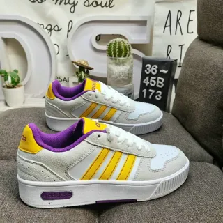 Adidas أحذية رياضية أبيض وأصفر low-top من مزيج سويد جلد للأسلوب الحياتي