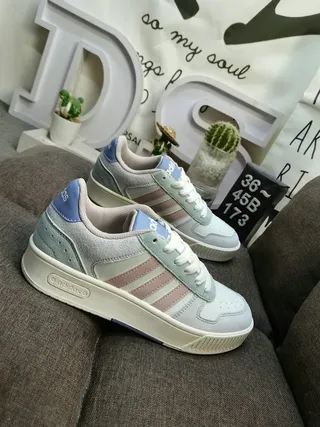 Adidas Chaussures Lifestyle Blanc et Jaune Low-Top Mix Daim Cuir 9