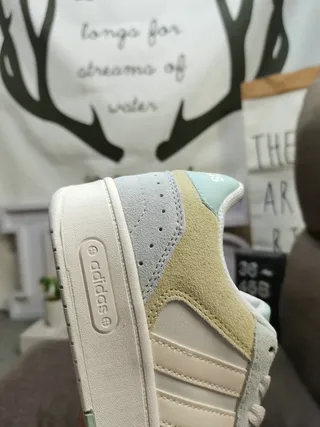 Adidas Chaussures Lifestyle Blanc et Jaune Low-Top Mix Daim Cuir 13