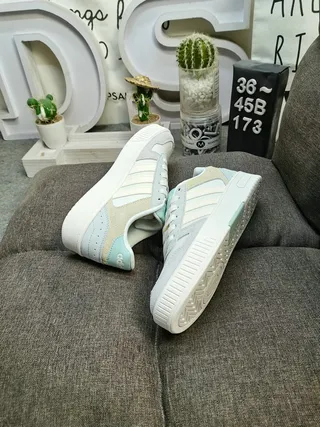 Adidas Chaussures Lifestyle Blanc et Jaune Low-Top Mix Daim Cuir 16