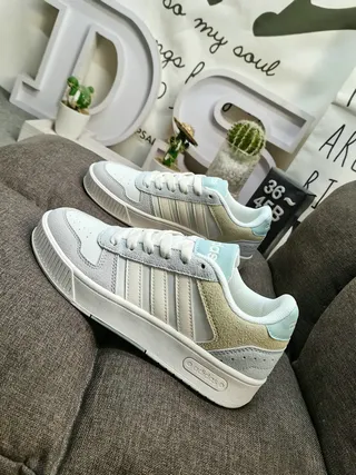 Adidas Chaussures Lifestyle Blanc et Jaune Low-Top Mix Daim Cuir 17