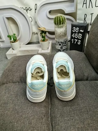 Adidas Chaussures Lifestyle Blanc et Jaune Low-Top Mix Daim Cuir 18