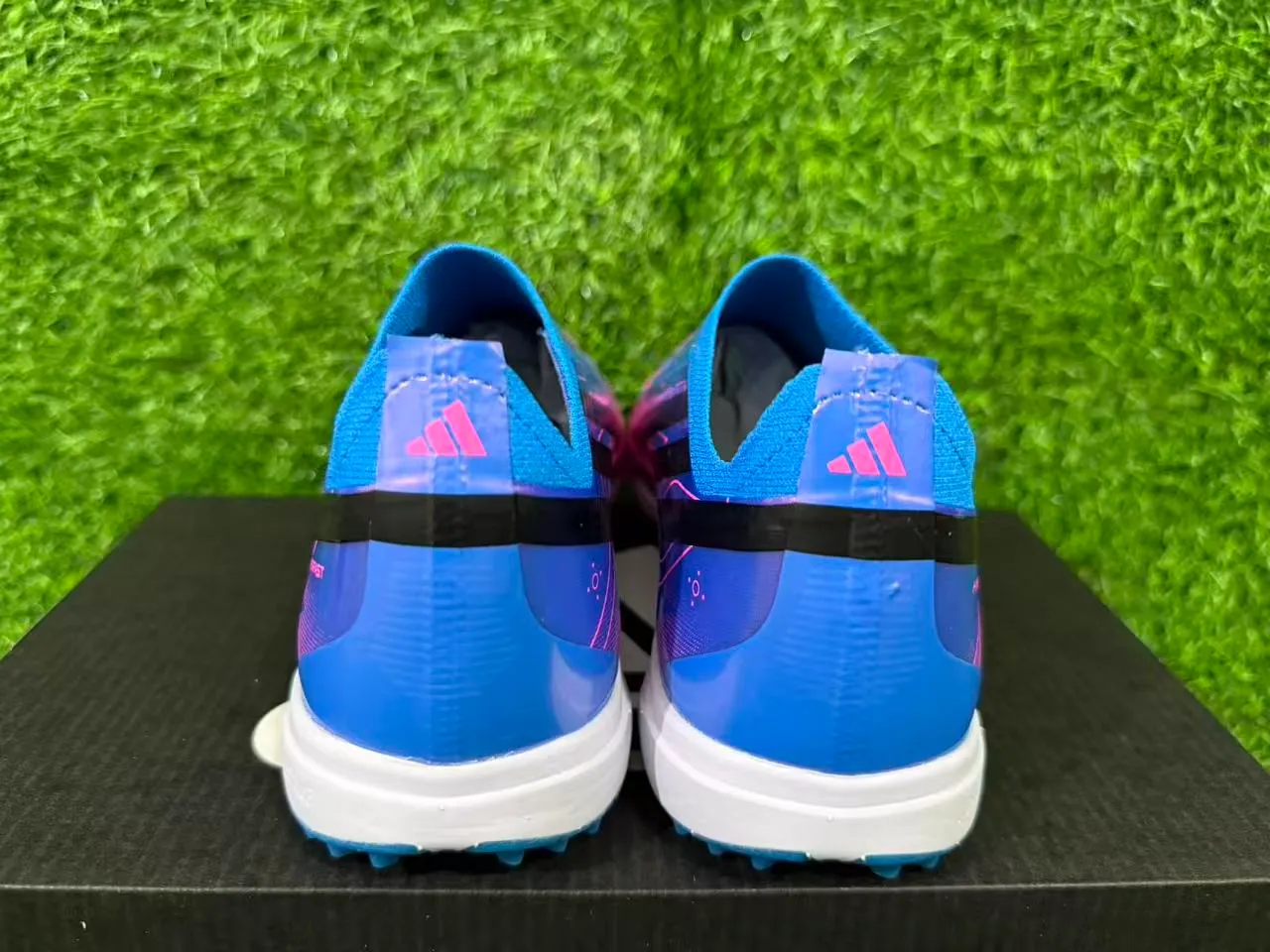 Adidas X Chaussures de soccer en gazon avec upper sock-fit rose violet superposé en gradient iridescent 2