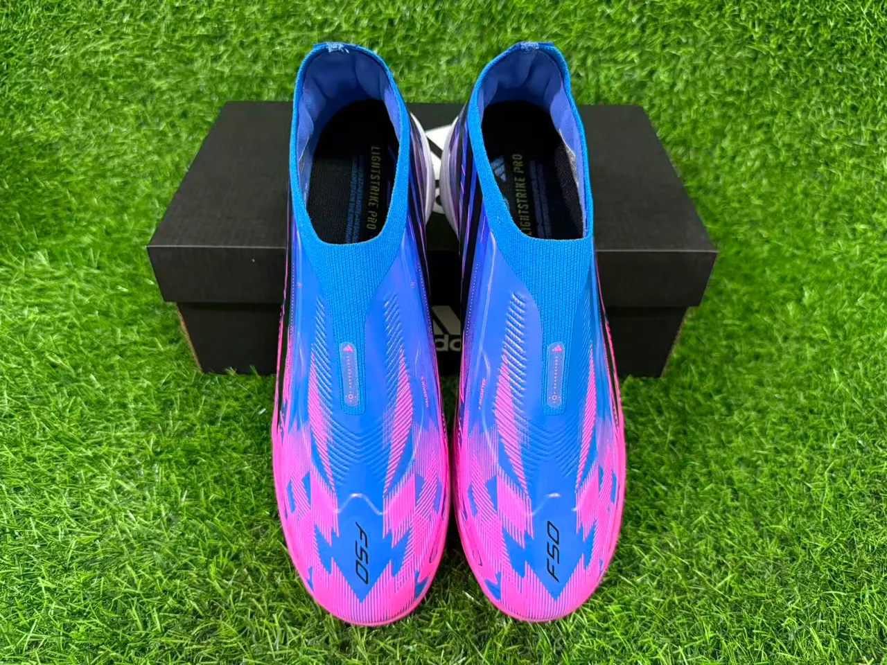 Adidas X Chaussures de soccer en gazon avec upper sock-fit rose violet superposé en gradient iridescent 5