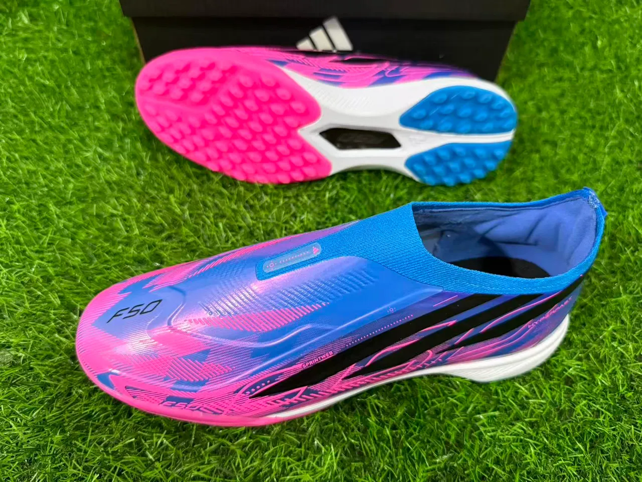 Adidas X Chaussures de soccer en gazon avec upper sock-fit rose violet superposé en gradient iridescent 6