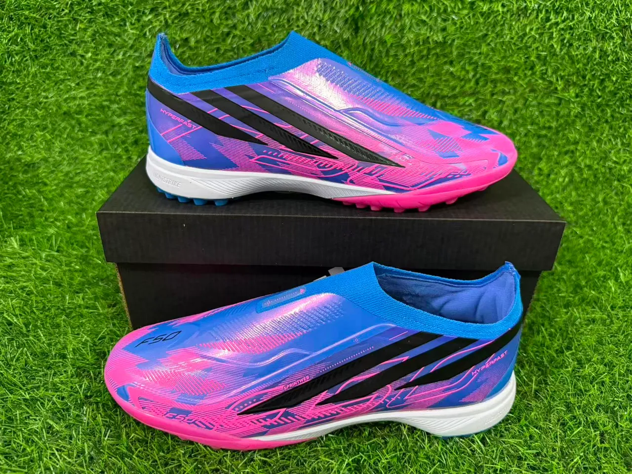Adidas X Chaussures de soccer en gazon avec upper sock-fit rose violet superposé en gradient iridescent 9