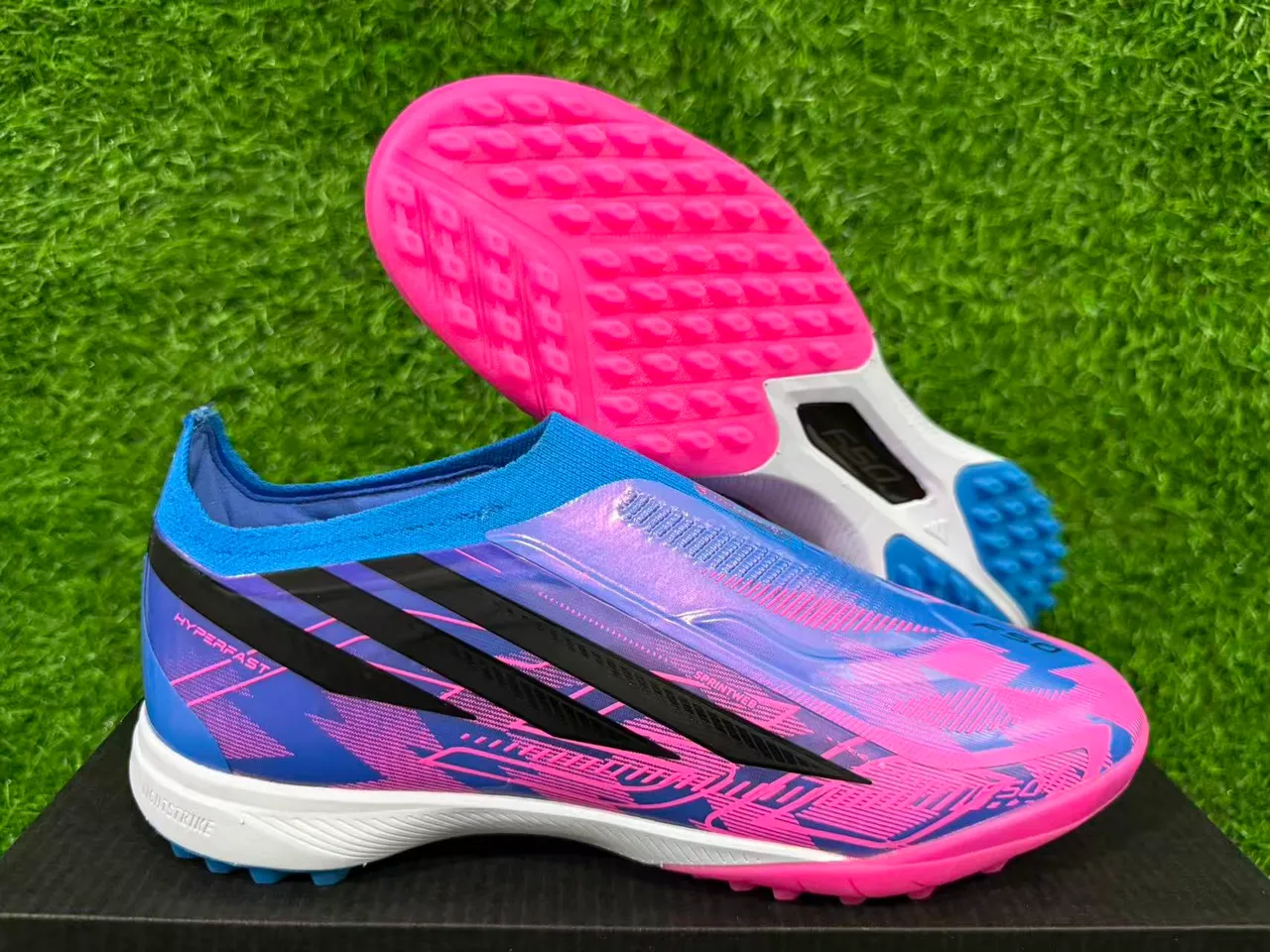 Adidas X Chaussures de soccer en gazon avec upper sock-fit rose violet superposé en gradient iridescent 10