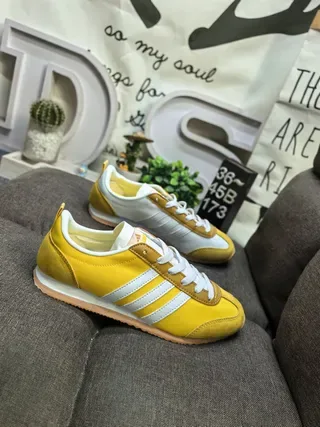 Adidas Yellow White Retro Runner Three-Stripe Side Panel Lifestyle Sneakers 9