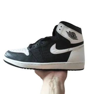 Tênis de basquete Air Jordan 1 Fear of God preto e branco