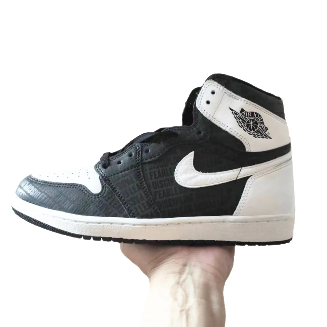 Chaussures de basketball Air Jordan 1 Fear of God noir et blanc 2