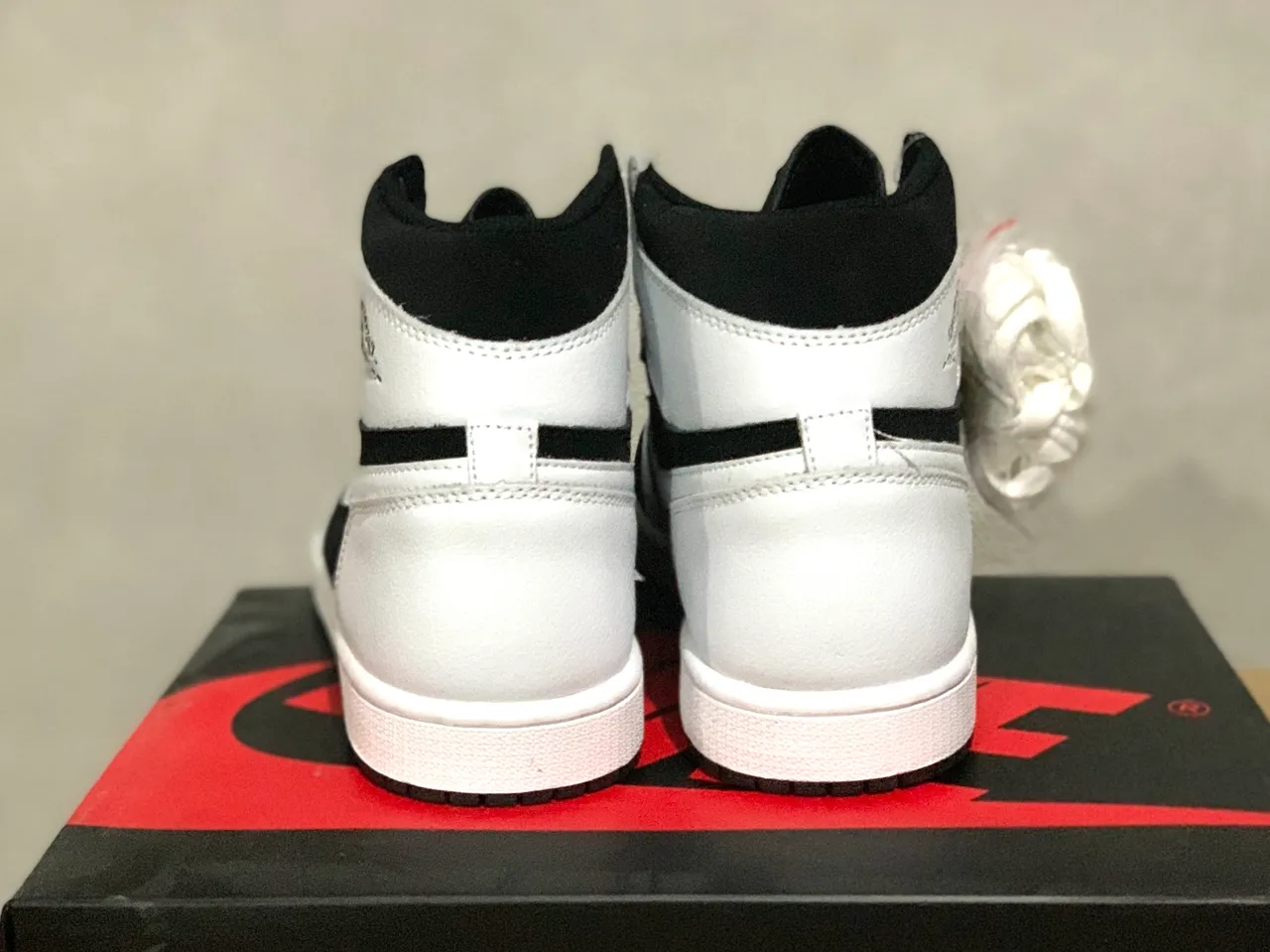 Air Jordan 1 High কালো এবং সাদা বাস্কেটবল জুতা 3