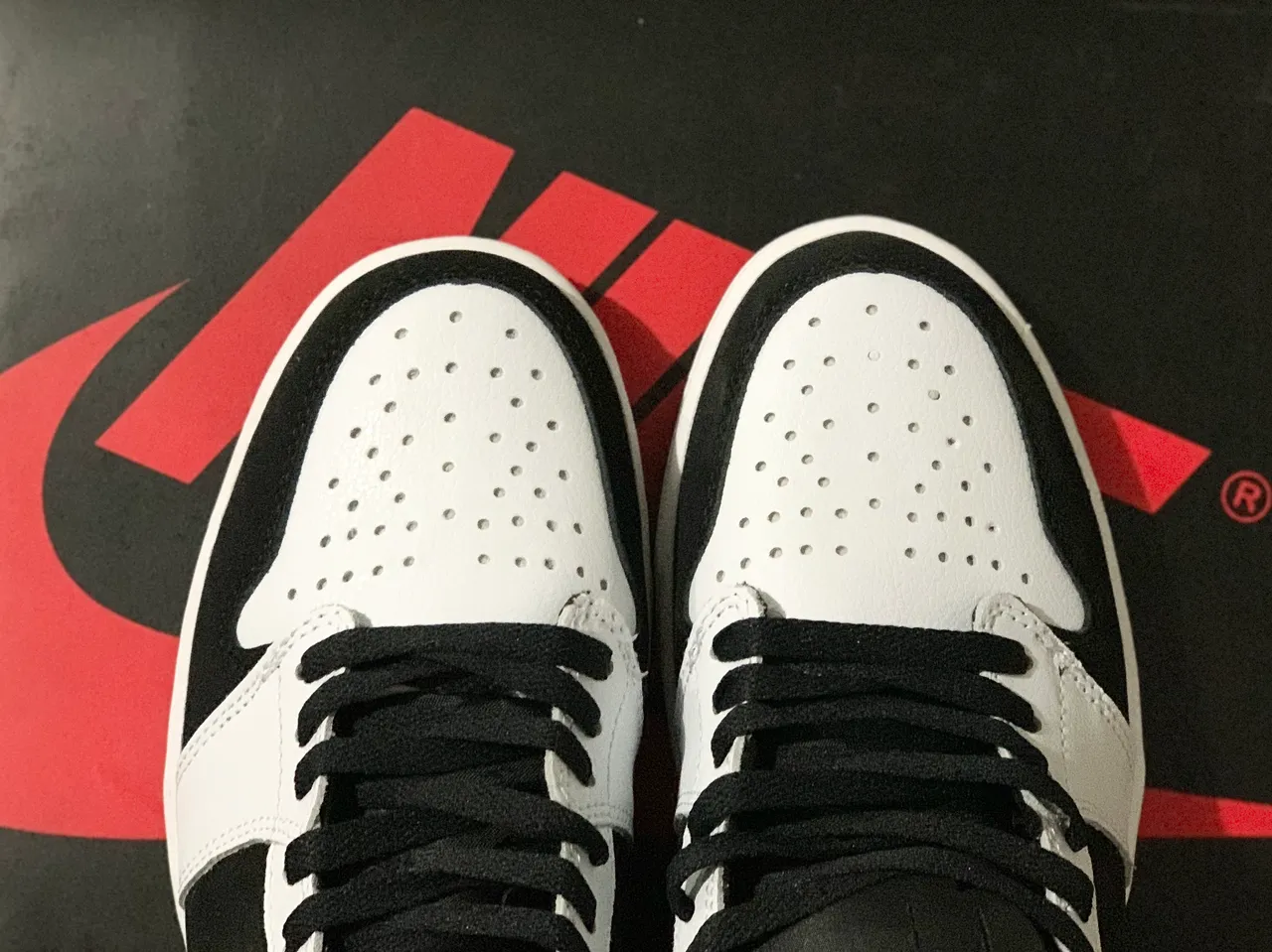 Air Jordan 1 High কালো এবং সাদা বাস্কেটবল জুতা 4