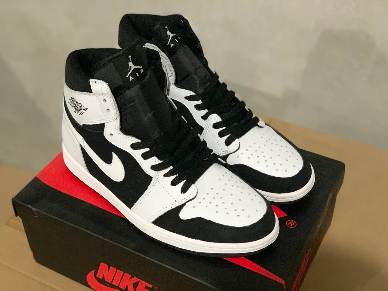 Air Jordan 1 High কালো এবং সাদা বাস্কেটবল জুতা 5