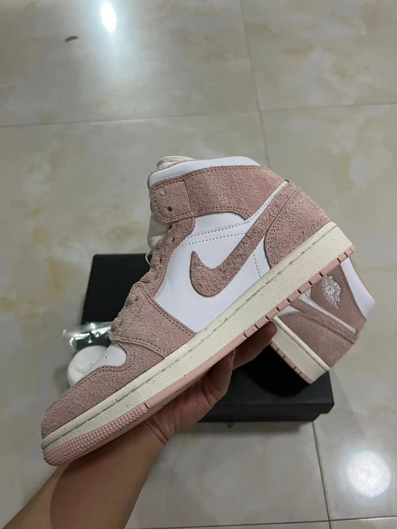 Air Jordan 1 High ডাস্টি পিঙ্ক এবং সাদা বাস্কেটবল জুতো 5
